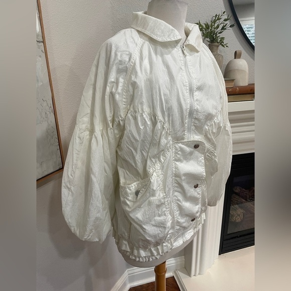 Vintage Ivory Jacket - Picture 2 of 6